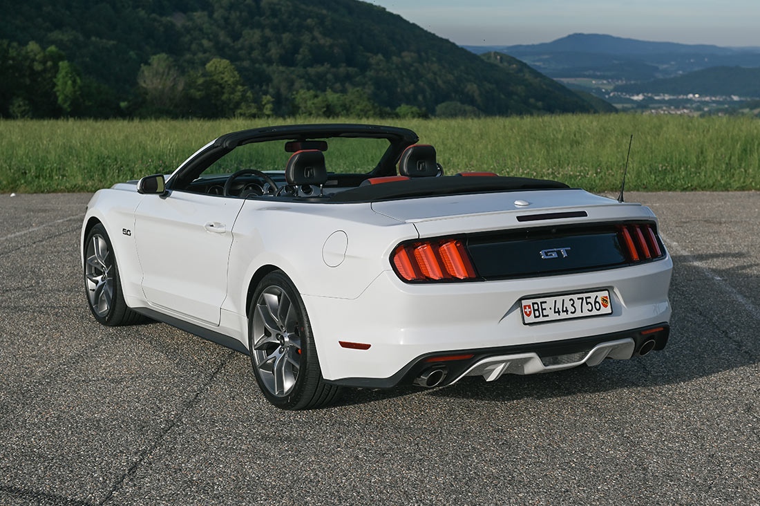 Cabrio-Ford-Mustang-Gt-weiss